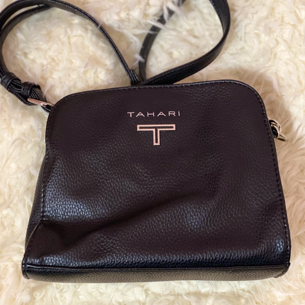 Tahari Crossbody Bag ⭐️4 items for 25!!!